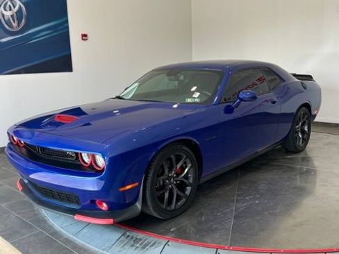 Used 2022 Dodge Challenger R/T w/ Blacktop Package RWD image 2
