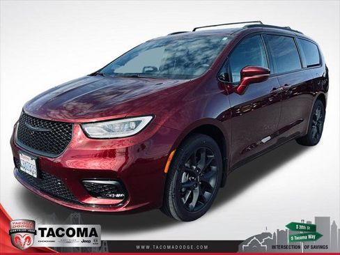 Certified 2021 Chrysler Pacifica Touring-L w/ Uconnect Theater Family Group AWD/4WD image 1