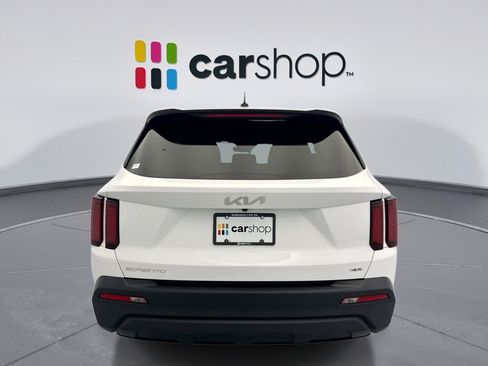 Used 2023 Kia Sorento LX AWD/4WD image 4