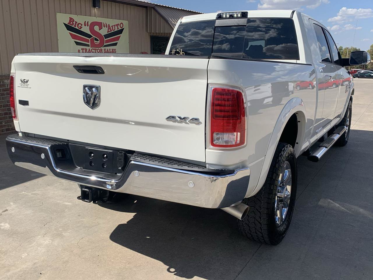 Used 2018 RAM 2500 Laramie AWD/4WD image 2