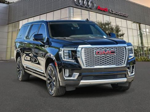 Used 2022 GMC Yukon XL Denali w/ Denali Premium Package RWD image 3