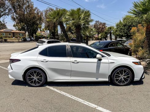 Used 2021 Toyota Camry SE w/ Audio Upgrade Package FWD image 15