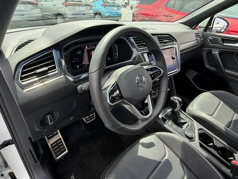 Used 2022 Volkswagen Tiguan SEL R-Line AWD/4WD image 10