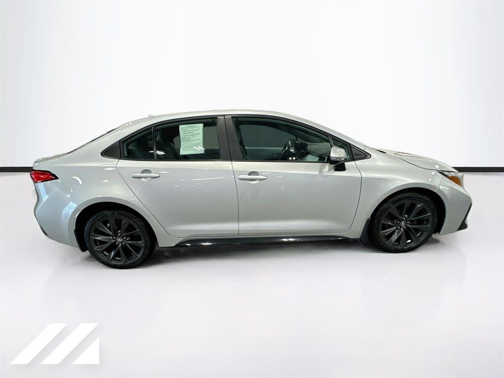 Used 2023 Toyota Corolla SE w/ Carpet Mat Package (TMS) FWD image 4