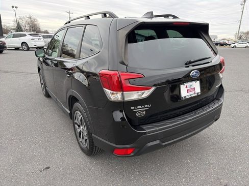 Certified 2023 Subaru Forester Premium image 3