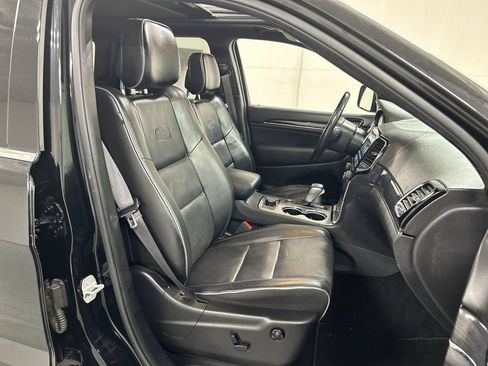 Used 2020 Jeep Grand Cherokee Overland AWD/4WD image 24
