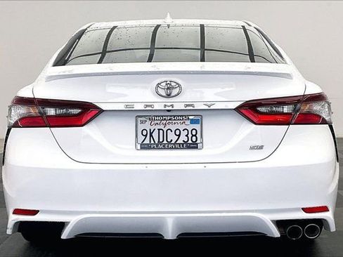 Used 2021 Toyota Camry SE image 3
