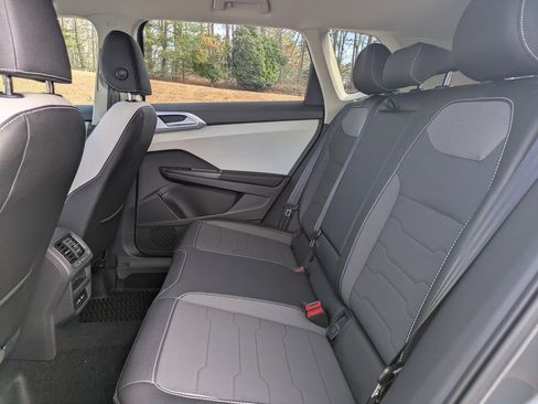 New 2026 Volkswagen Taos SE image 14