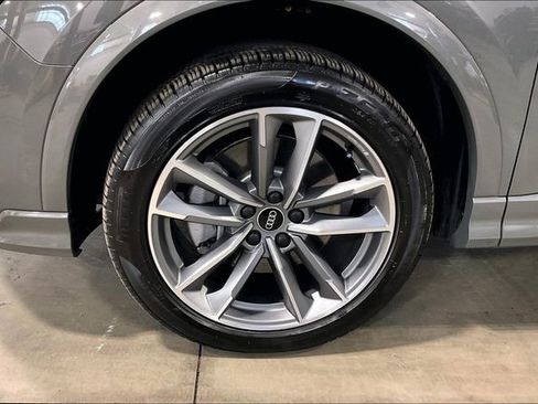 Certified 2025 Audi Q3 2.0T Premium w/ Convenience Package image 9