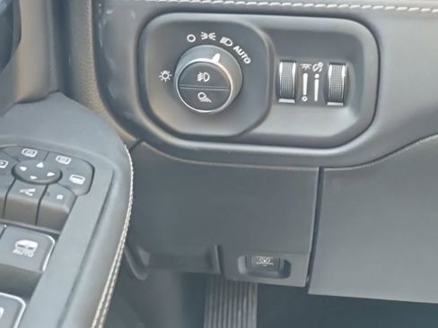New 2026 RAM 3500 Limited AWD/4WD image 38