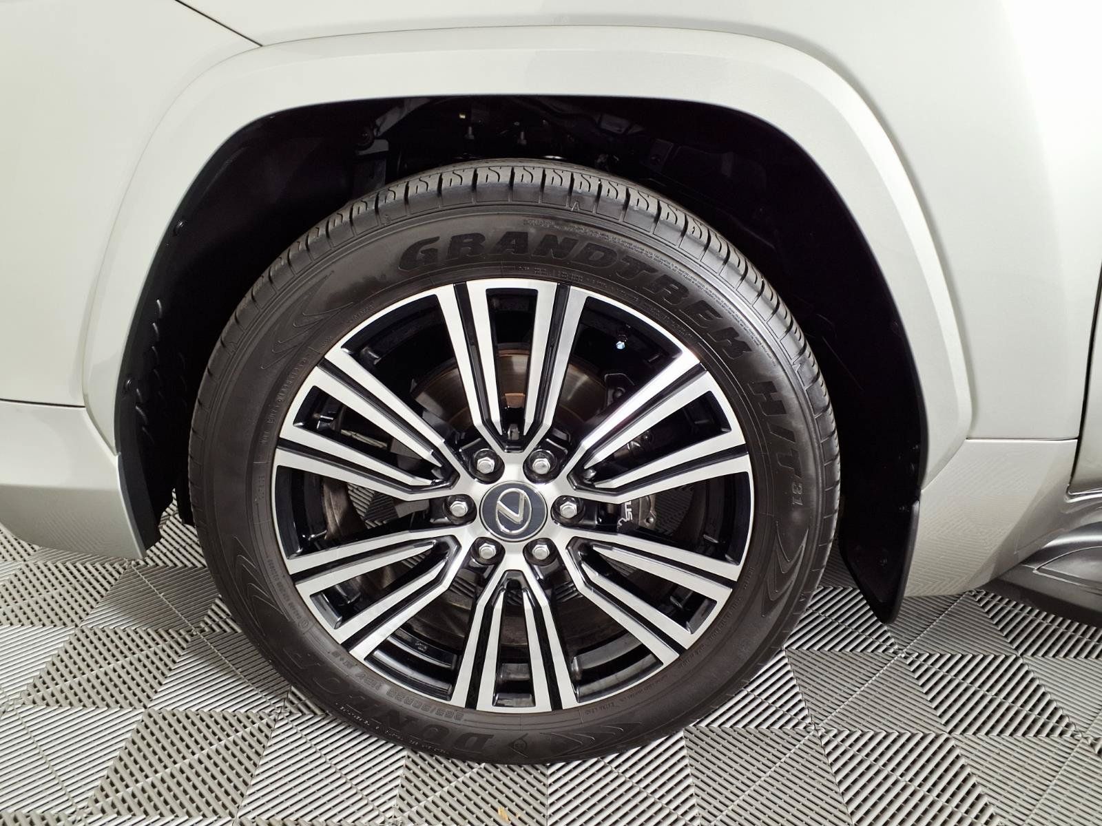 Used 2026 Lexus LX 600 4WD w/ Luxury Package image 7
