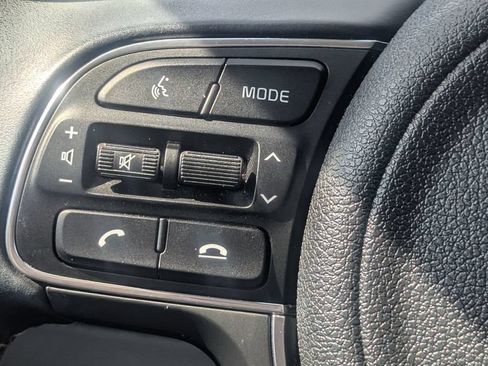 Used 2021 Kia Niro LXS FWD image 24