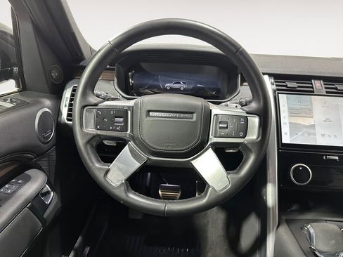 Used 2024 Land Rover Discovery Dynamic SE image 12