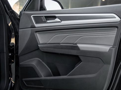 Used 2021 Volkswagen Atlas Cross Sport SE image 43