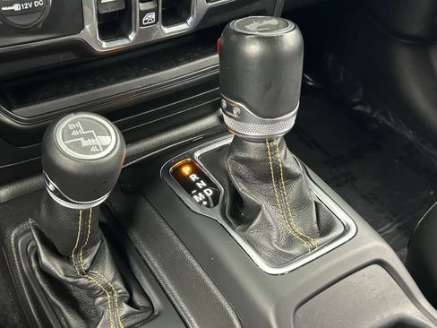 Used 2022 Jeep Wrangler Unlimited Sahara AWD/4WD image 25
