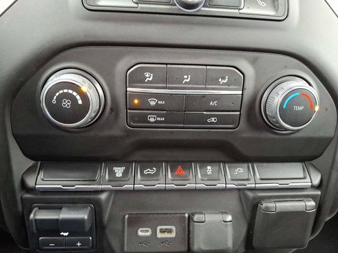 Used 2023 Chevrolet Silverado 2500 Custom image 14