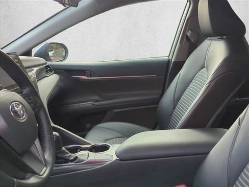 Used 2024 Toyota Camry SE image 11