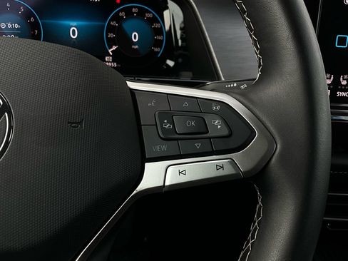 Used 2025 Volkswagen Atlas Cross Sport SE image 36