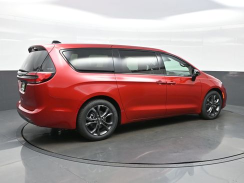 New 2026 Chrysler Pacifica Select image 6