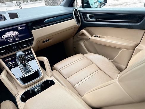 Used 2021 Porsche Cayenne Coupe image 26