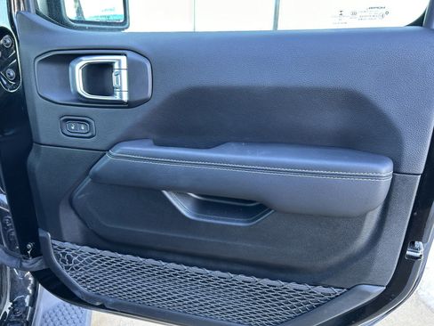 Used 2022 Jeep Wrangler Unlimited Sahara w/ Cold Weather Group image 18