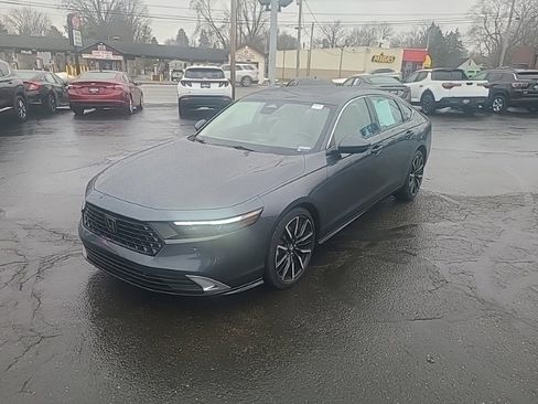 Used 2023 Honda Accord Touring image 2