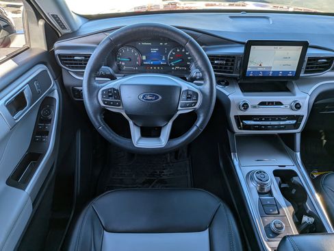 Used 2024 Ford Explorer XLT w/ Equipment Group 202A image 27