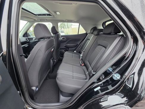 New 2025 Hyundai Venue SEL image 17