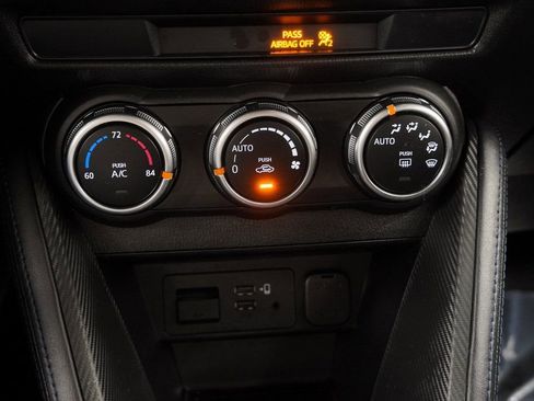 Used 2020 Toyota Yaris XLE image 30