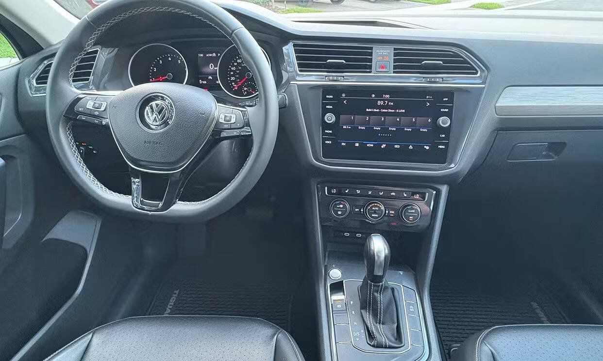 Used 2021 Volkswagen Tiguan SE w/ Panoramic Sunroof Package FWD image 15
