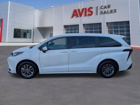 Used 2024 Toyota Sienna LE image 10