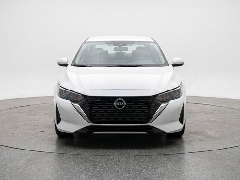 Used 2025 Nissan Sentra SV FWD image 2