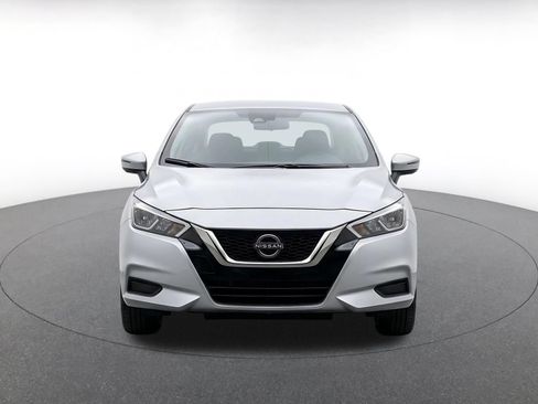 Used 2025 Nissan Versa SV FWD image 2