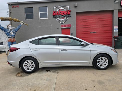 Used 2020 Hyundai Elantra SE w/ Cargo Package (C1) FWD image 10