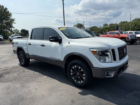 Used 2018 Nissan Titan PRO-4X image 8
