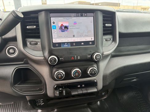 Used 2024 RAM 2500 Tradesman w/ Chrome Appearance Group AWD/4WD image 18