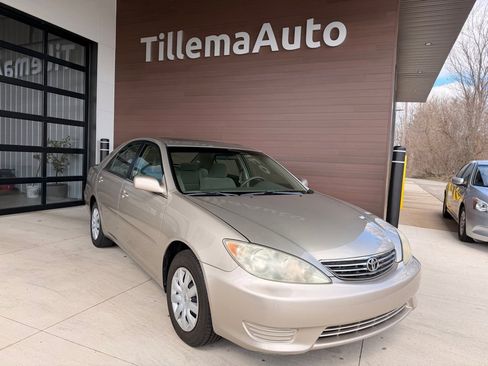 Used 2005 Toyota Camry LE image 1