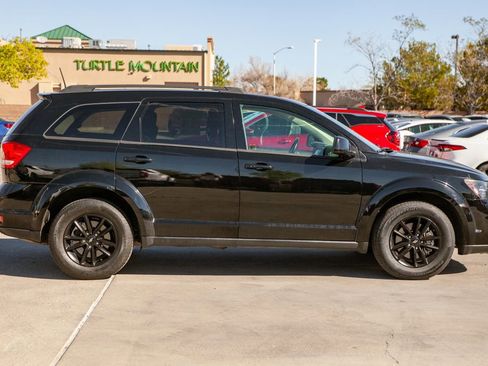 Used 2019 Dodge Journey SE w/ Connectivity Group FWD image 5