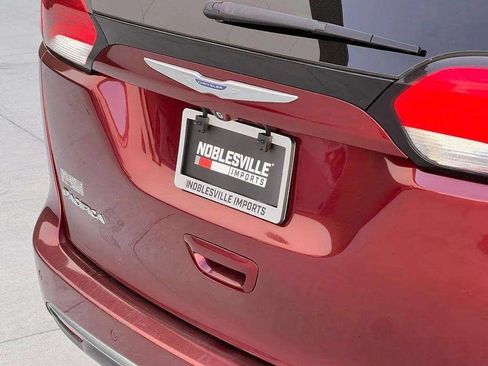 Used 2019 Chrysler Pacifica Touring-L FWD image 33