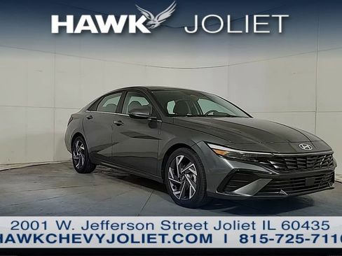 Used 2025 Hyundai Elantra Limited image 1