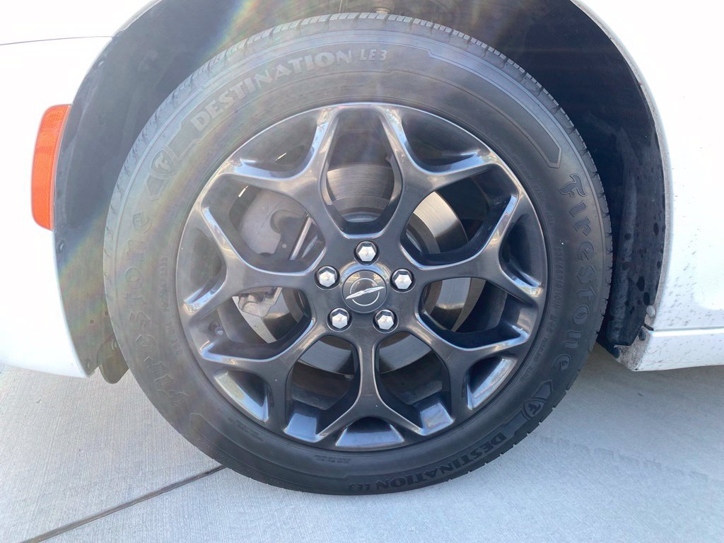 Used 2019 Chrysler 300 S AWD/4WD image 6