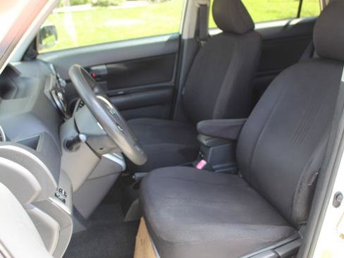 Used 2009 Scion xB FWD image 10