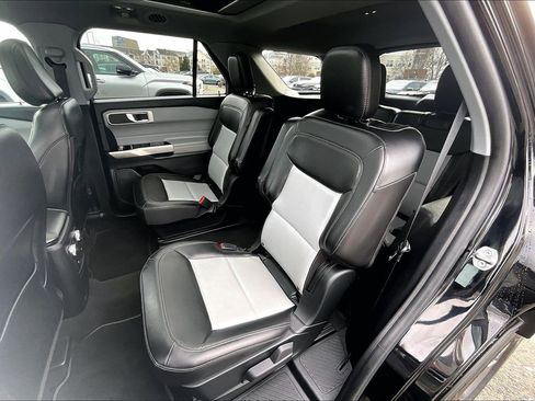 Used 2022 Ford Explorer XLT w/ Equipment Group 202A image 24