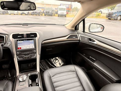Used 2018 Ford Fusion SE w/ Equipment Group 602A FWD image 26