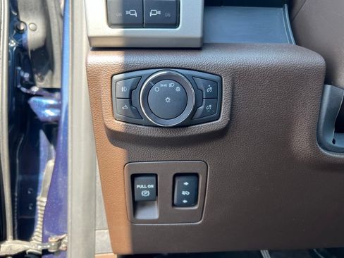 Used 2018 Ford F150 King Ranch w/ Equipment Group 601A Luxury AWD/4WD image 11