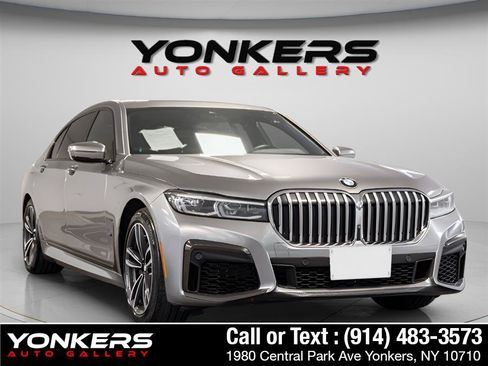 Used 2020 BMW 740i w/ M Sport Package RWD image 13