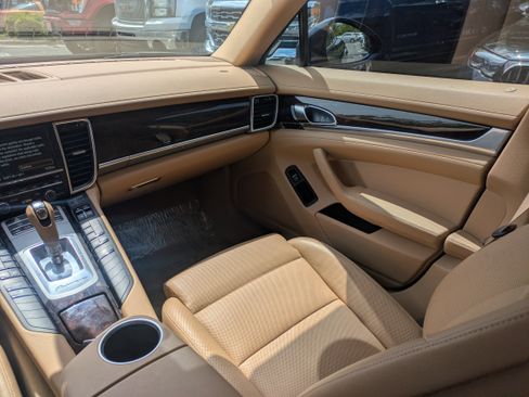 Used 2016 Porsche Panamera 4 AWD/4WD image 17
