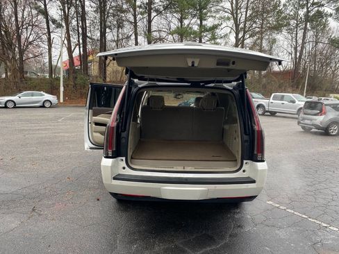 Used 2017 Cadillac Escalade ESV Standard 4dr SUV image 51