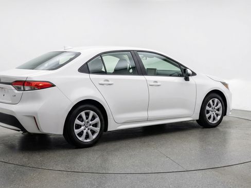 Used 2025 Toyota Corolla LE image 9
