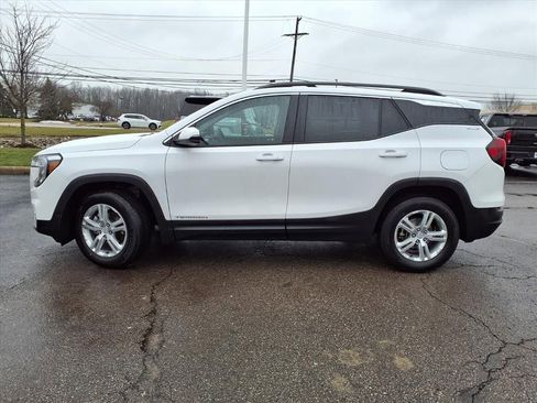 Certified 2022 GMC Terrain SLE w/ Driver Convenience Package image 2